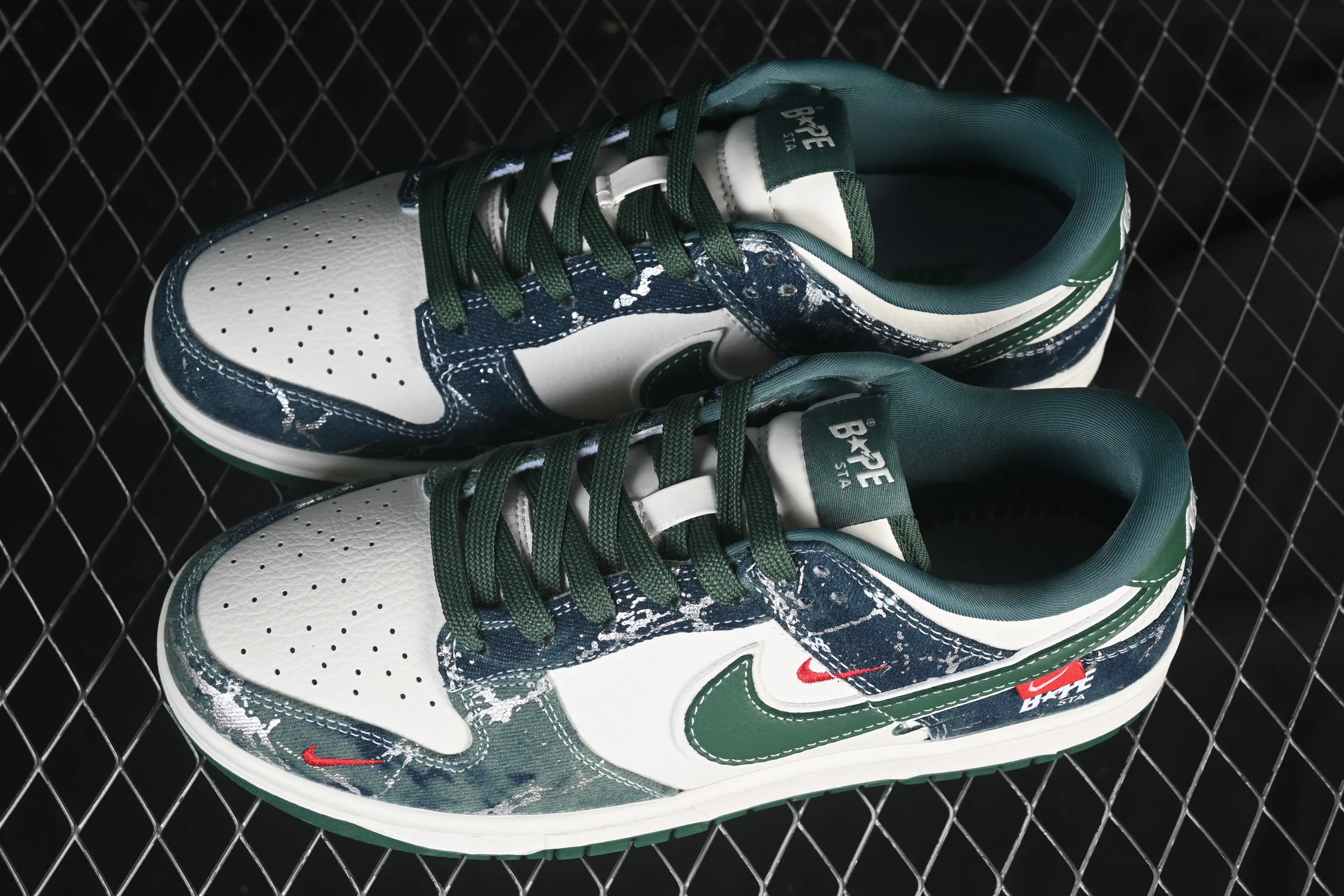 All categories Nk SB Dunk Series Nk SB Dunk Low High-end customized low-top sneakers Nike SB Dunk Low BAPE joint white army green Anniversary high-end customized low-top casual sneakers SC0601-465